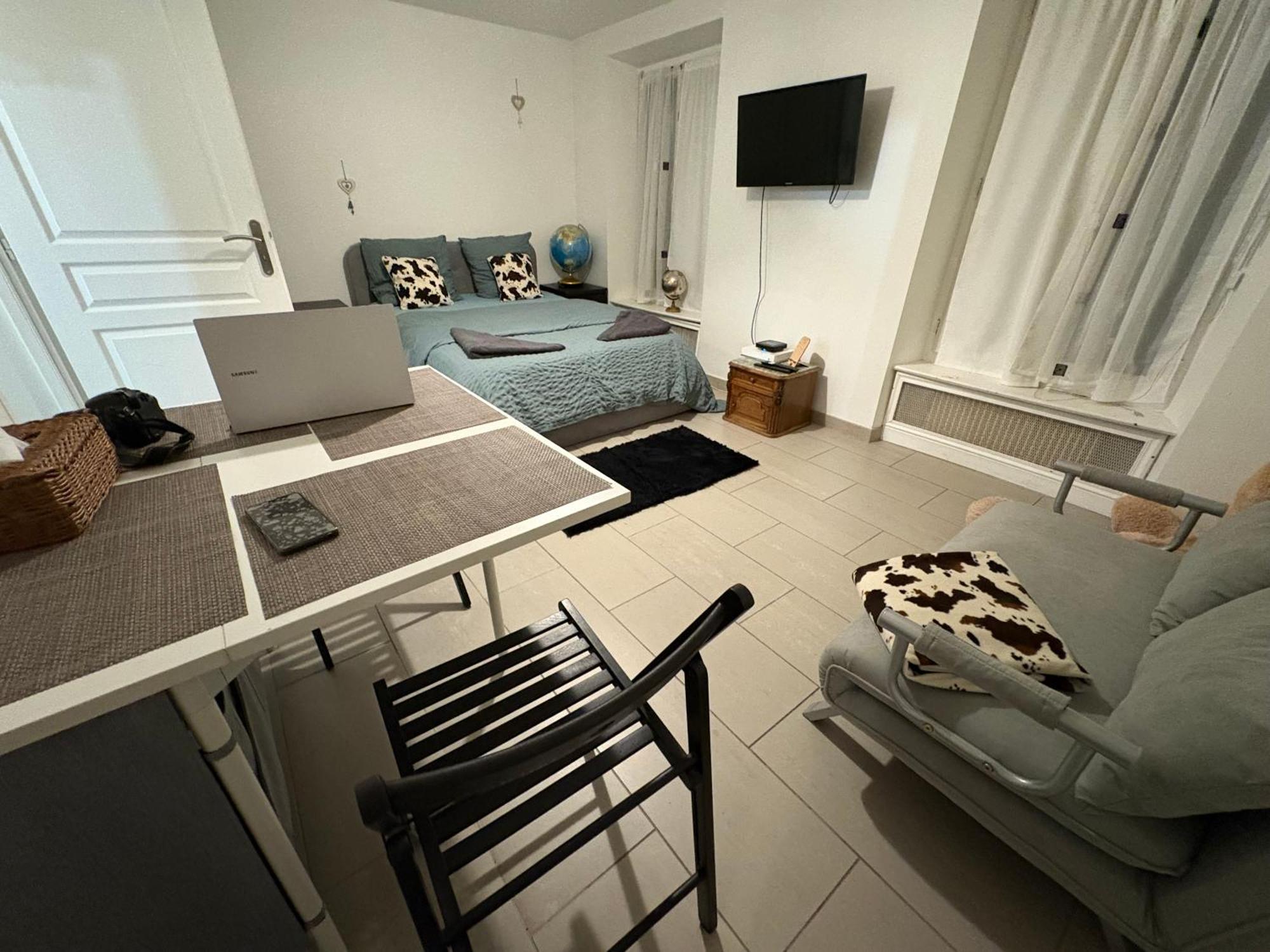 Appartement- Studio Avec Terrasse Gagny エクステリア 写真